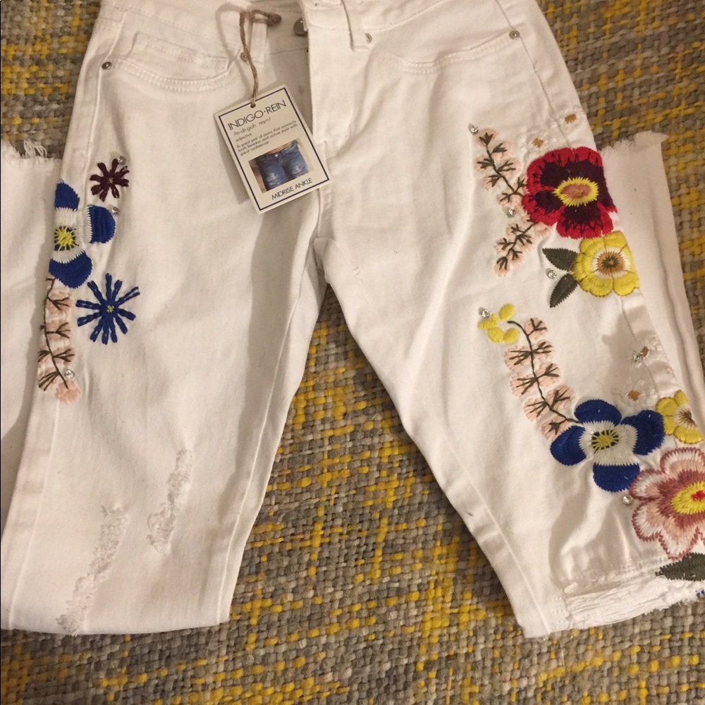 EMBROIDERED JEANS - Picture 6 of 6